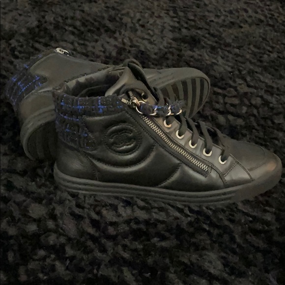 CHANEL Black and Blue C8338 Sneakers - Picture 5 of 11